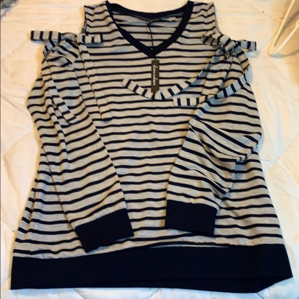 Alison Andrews Cold Shoulder Size L